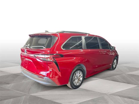 Used 2022 Toyota Sienna XLE w/ XLE Plus Package image 8