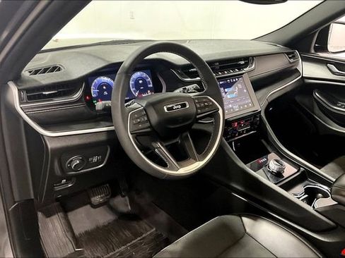 Used 2024 Jeep Grand Cherokee Altitude image 17