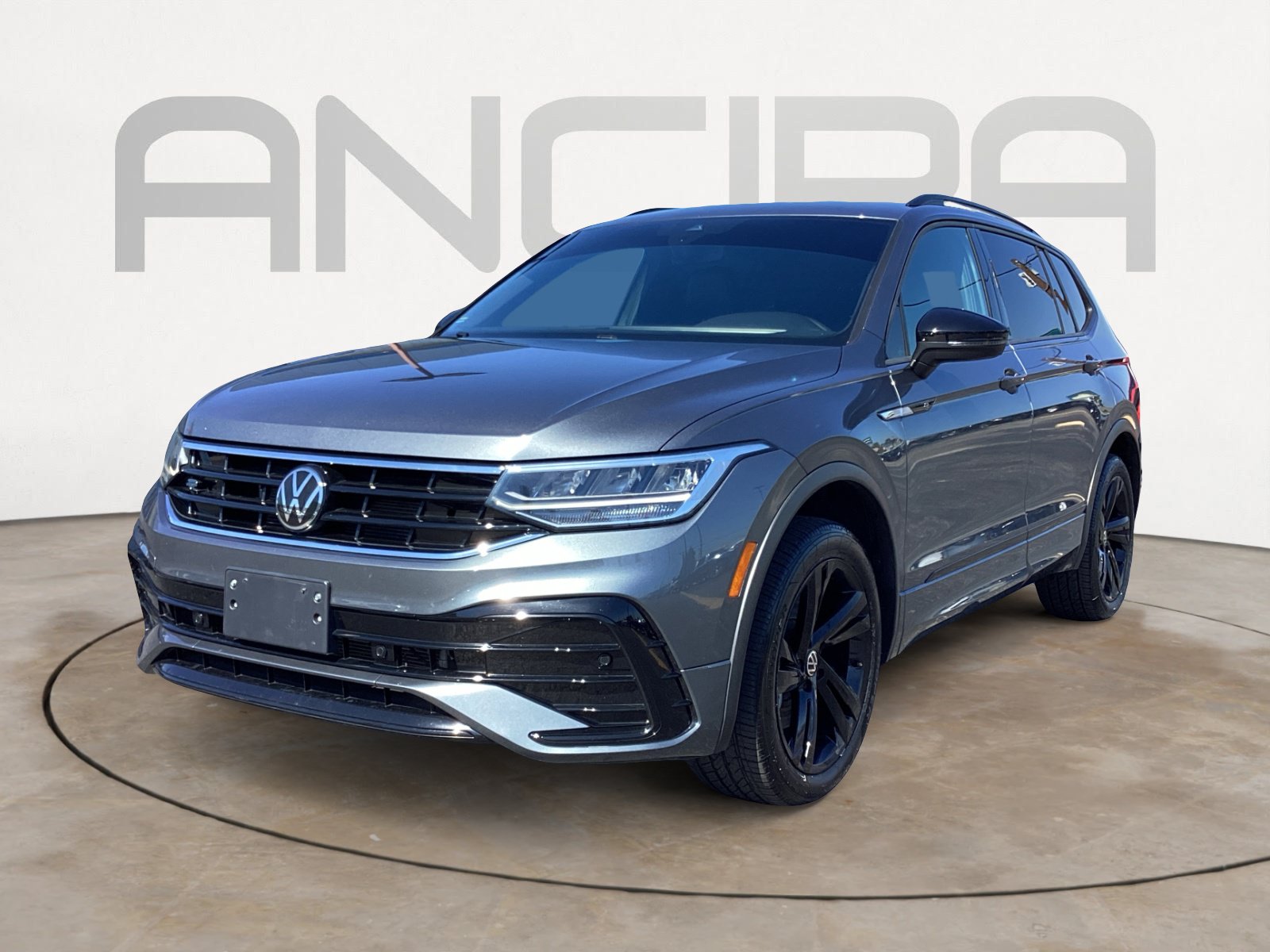 Used 2024 Volkswagen Tiguan SE R-Line AWD/4WD image 9
