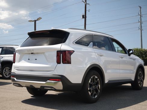 Used 2024 Kia Sorento S FWD image 5
