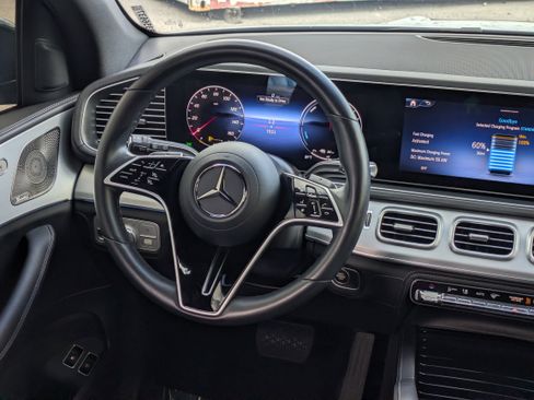 Used 2025 Mercedes-Benz GLE 450e 4MATIC image 17