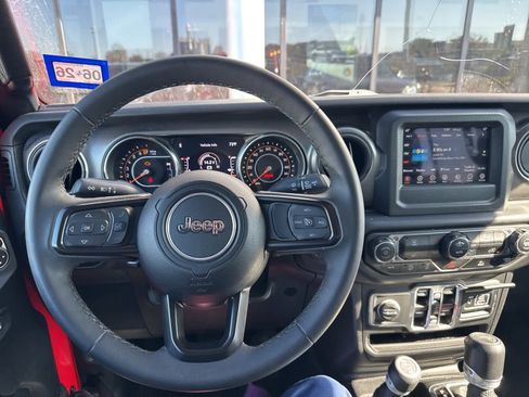 Used 2023 Jeep Gladiator Sport image 11