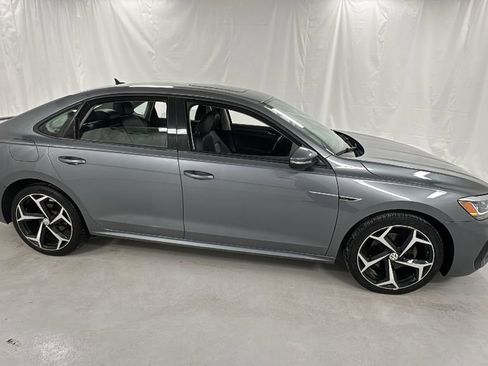 Used 2020 Volkswagen Passat 2.0T R-Line image 2