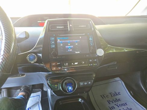 Used 2018 Toyota Prius Prime Premium image 15