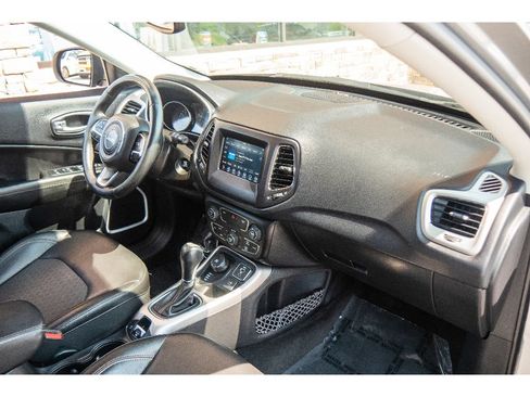 Used 2019 Jeep Compass Latitude w/ Cold Weather Group AWD/4WD image 15