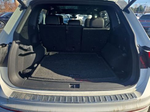 Used 2022 Volkswagen Tiguan SEL R-Line image 12