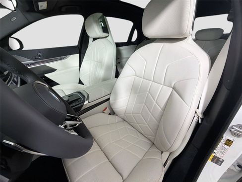 New 2026 BMW 750e xDrive AWD/4WD image 19