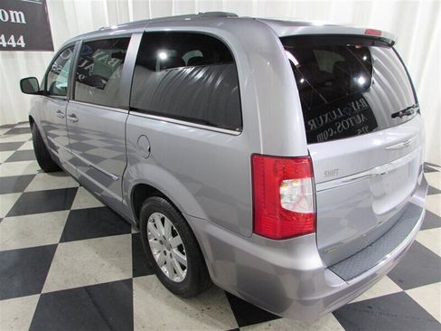 Used 2014 Chrysler Town & Country Touring image 79