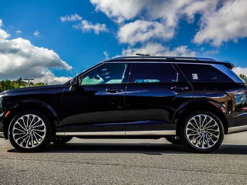 Certified 2026 Hyundai Palisade Calligraphy FWD image 9