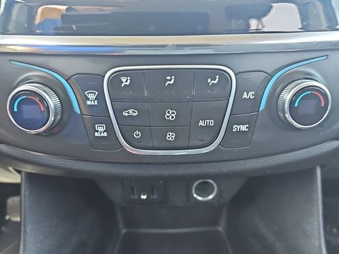 Used 2020 Chevrolet Traverse LS FWD image 25