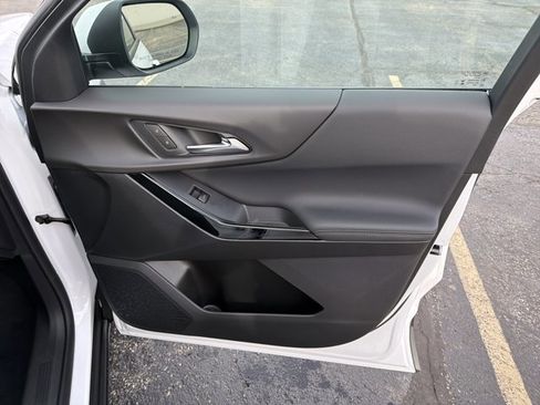 New 2026 Chevrolet Equinox LT w/ Convenience Package II image 30