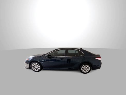Used 2019 Toyota Camry LE FWD image 5