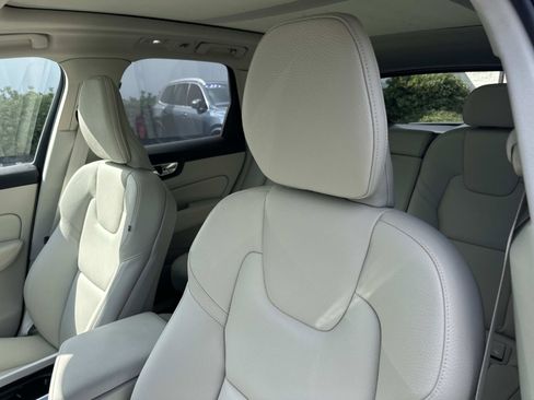 Certified 2025 Volvo XC60 T8 Plus w/ Protection Package Premier image 19