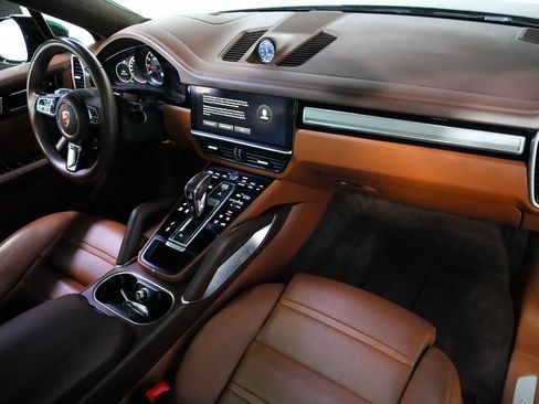 Used 2022 Porsche Cayenne Turbo AWD/4WD image 38