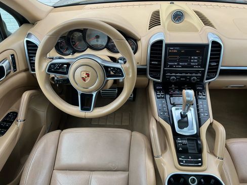 Used 2015 Porsche Cayenne S image 34