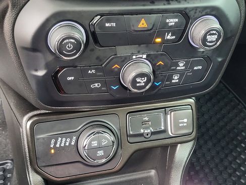 Used 2022 Jeep Renegade Trailhawk w/ Sun/Sound Group image 18