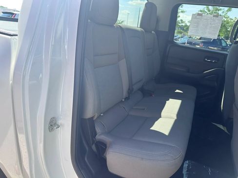 Used 2023 Nissan Frontier SV w/ Tow Package AWD/4WD image 13