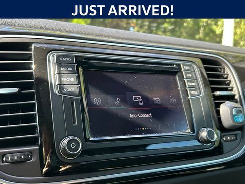 Used 2018 Volkswagen Beetle 2.0T Dune FWD image 18