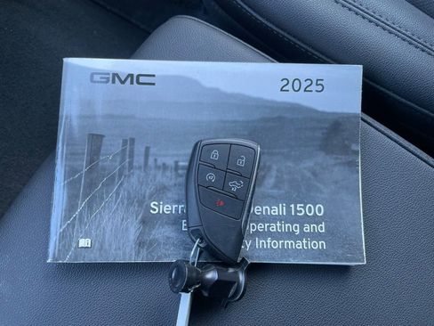 Used 2025 GMC Sierra 1500 SLT image 45