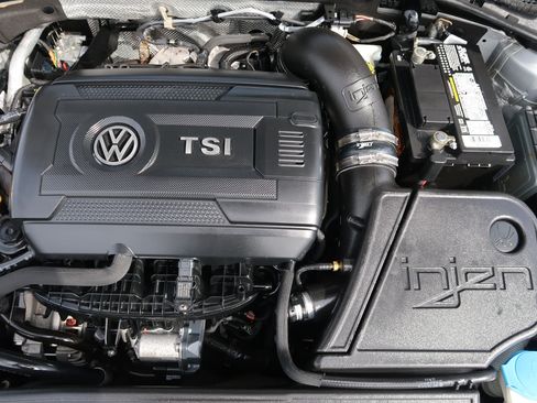 Used 2015 Volkswagen GTI SE FWD image 31