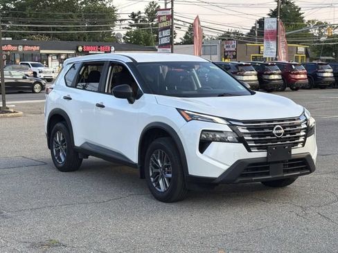 Used 2025 Nissan Rogue S AWD/4WD image 1