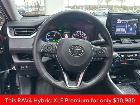 Used 2022 Toyota RAV4 XLE Premium image 20