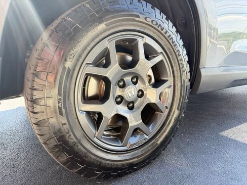 Used 2025 Honda Pilot TrailSport image 24