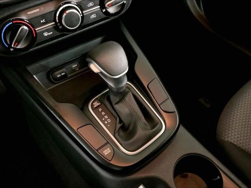 Certified 2025 Kia Soul LX w/ LX Technology Package FWD image 17