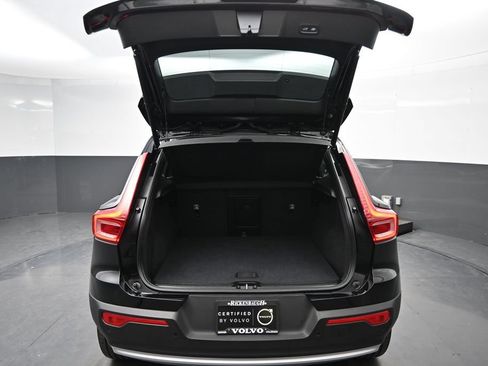 Used 2025 Volvo XC40 B5 Core AWD/4WD image 9