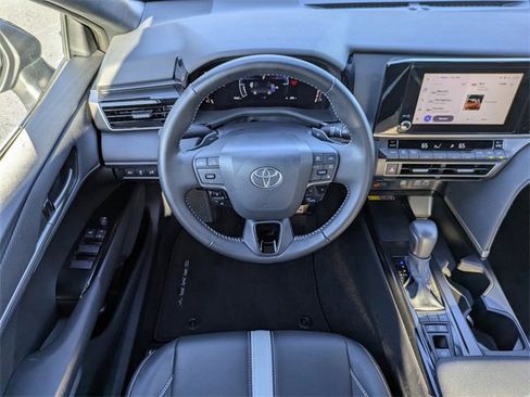 Used 2025 Toyota Camry SE image 13