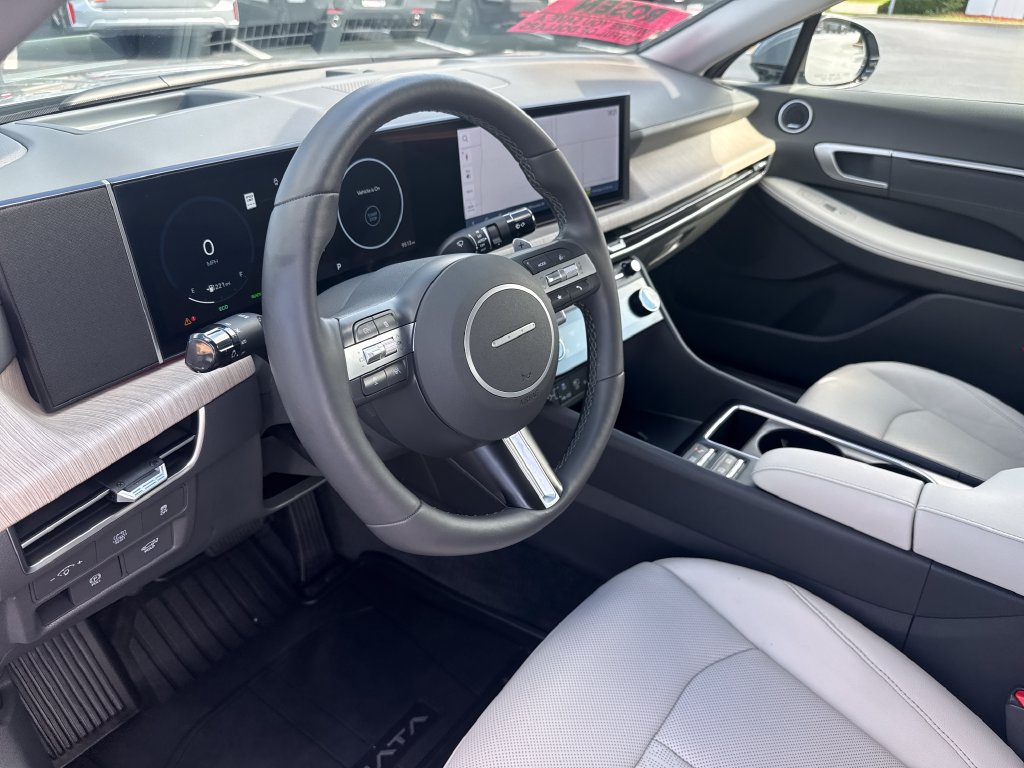 Certified 2025 Hyundai Sonata Limited FWD image 14