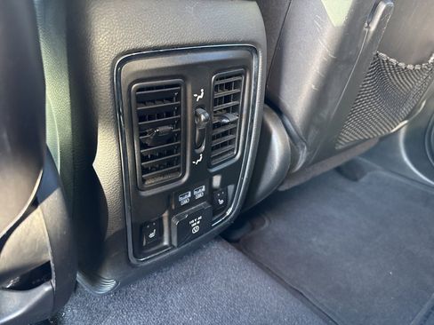 Used 2018 Jeep Grand Cherokee Limited image 13