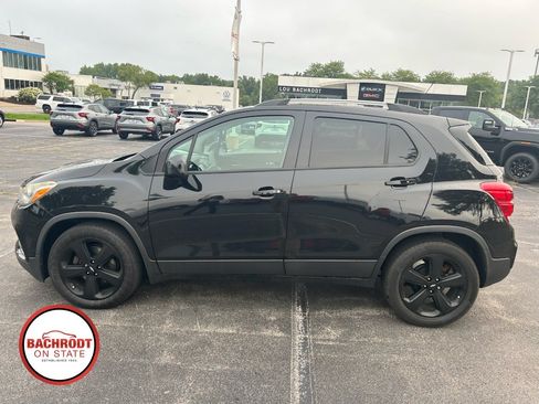 Used 2018 Chevrolet Trax Premier w/ Midnight Edition FWD image 8