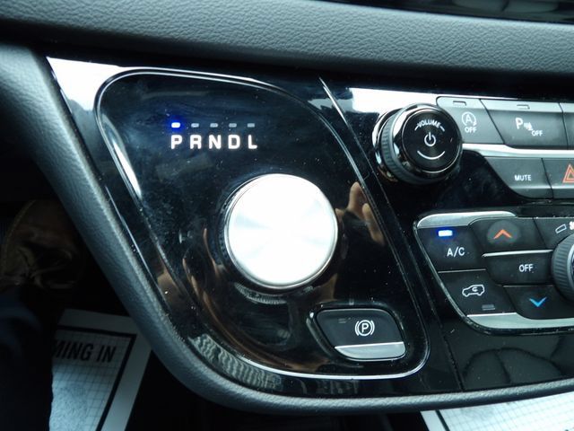 Used 2025 Chrysler Pacifica Select FWD image 34