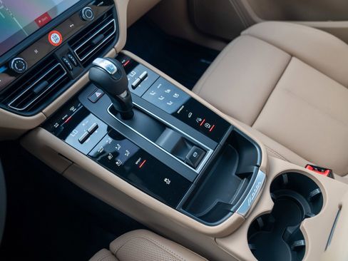 New 2026 Porsche Macan image 21