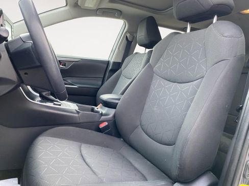 Used 2021 Toyota RAV4 XLE w/ Convenience Package AWD/4WD image 9