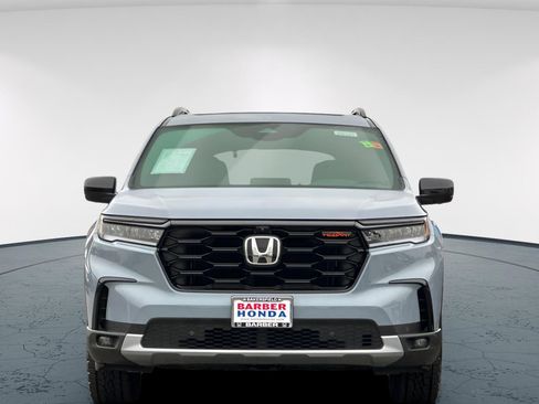 Certified 2025 Honda Pilot TrailSport image 9
