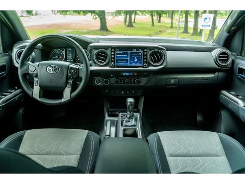 Used 2023 Toyota Tacoma TRD Off-Road w/ Technology Package AWD/4WD image 18