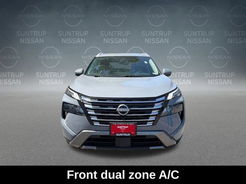 Used 2025 Nissan Rogue SL AWD/4WD image 10