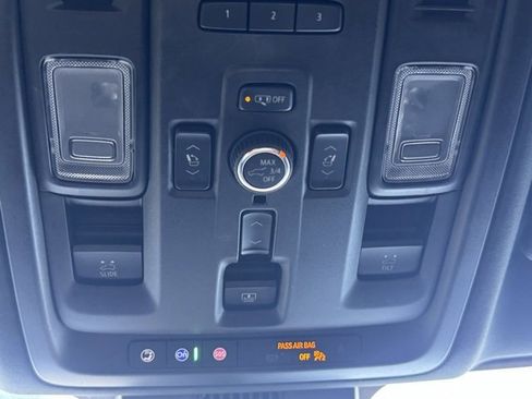 Used 2024 GMC Yukon Denali Ultimate image 33