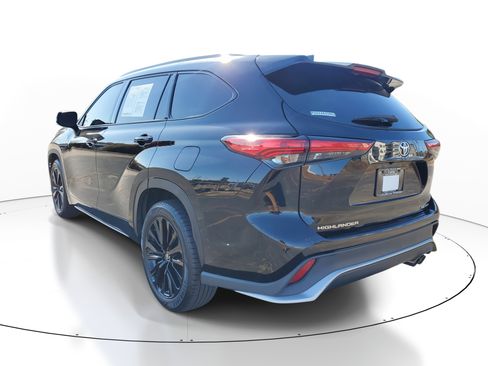 Used 2023 Toyota Highlander XSE image 4