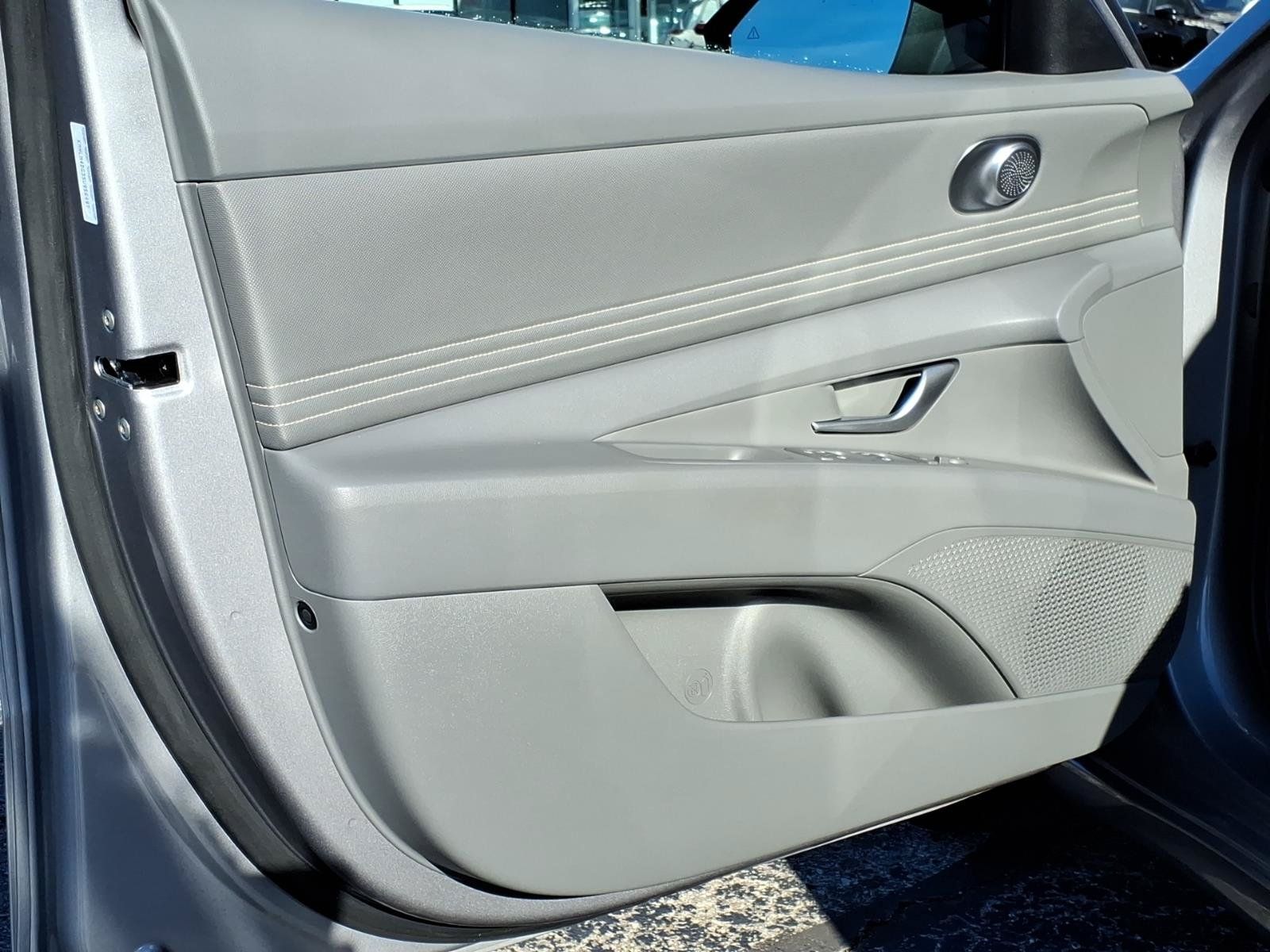 Used 2025 Hyundai Elantra Sport FWD image 12