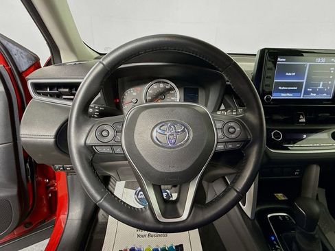 Certified 2022 Toyota Corolla Cross LE image 10