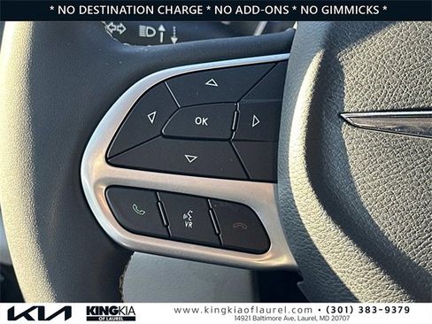 Used 2022 Chrysler Pacifica Touring-L image 10