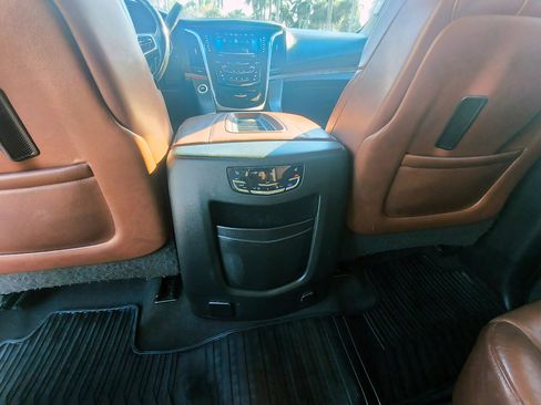 Used 2019 Cadillac Escalade ESV Luxury image 27