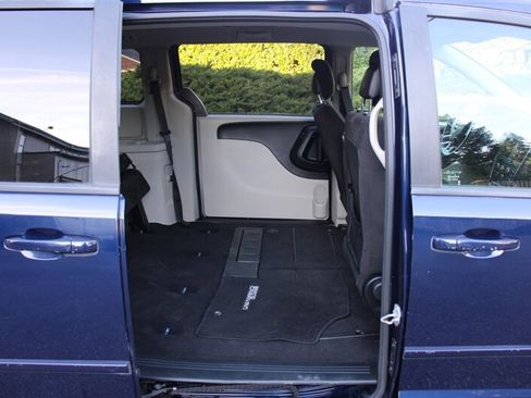Used 2012 Dodge Grand Caravan SE image 6
