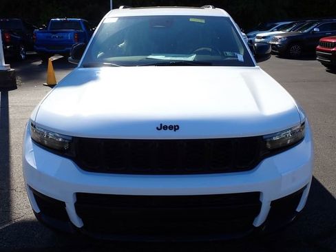 New 2025 Jeep Grand Cherokee L Altitude image 10