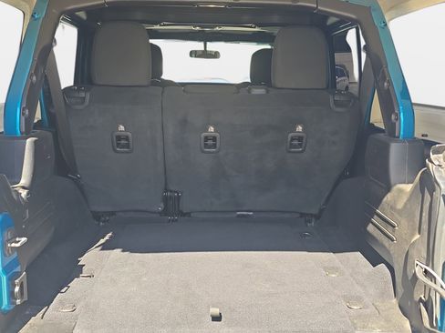Used 2020 Jeep Wrangler Unlimited Sahara w/ Cold Weather Group AWD/4WD image 12
