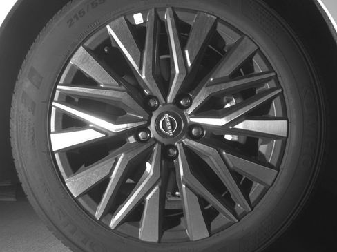 Used 2025 Nissan Altima 2.5 SV image 13