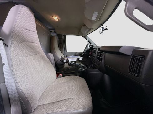 Used 2021 Chevrolet Express 2500 RWD image 24